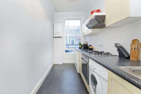 A large two double bedroom apartment situated on the first floor of a period conversion just moments from Caledonian Road station. - Photo 4