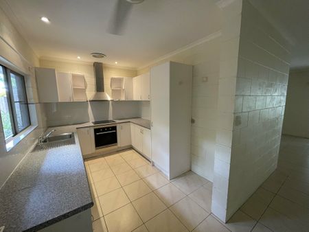 2/4 Seabrook Avenue, Port Douglas QLD - Photo 4