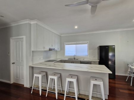 Fully Furnished Gem + 3 Bay Shed - Photo 2