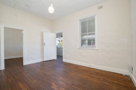 2 Whiteman Street, Waratah NSW 2298 - House For Rent | Domain - Photo 2