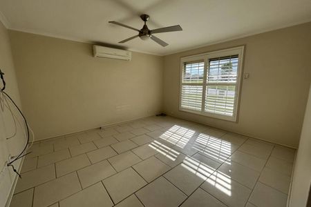 3 BEDROOM HOME IN THE HEART OF TENAMBIT! - Photo 3