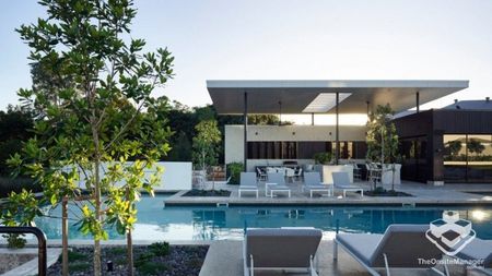 Morden townhome in great central location! - Photo 5