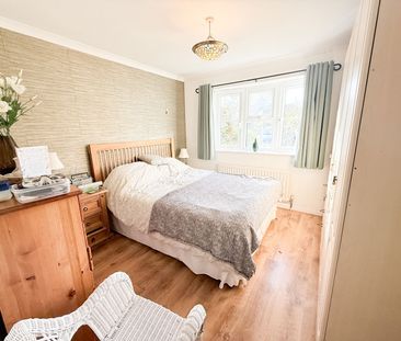 Salisbury Close, Alton, GU34 2TF - Photo 3