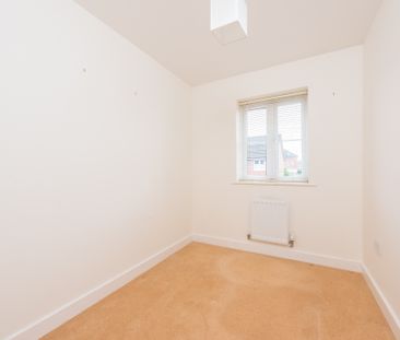 Woodvale Road, Farnborough, Farnborough, GU14 - Photo 4