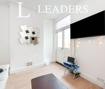 4 bedroom house to rent Frensham Road, PO4 - Photo 1