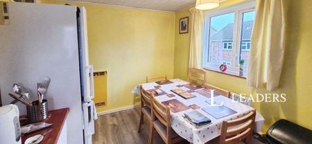 3 bedroom flat to rent - Photo 3