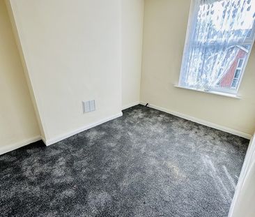 5 Bed Terraced House, Hungerton Street, NG7 - Photo 4