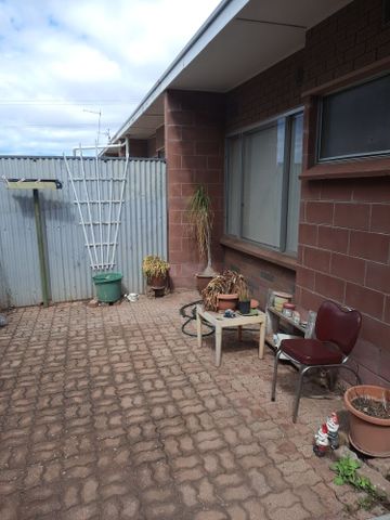 Neat and Tidy unit with own private rear paved courtyard - Photo 4