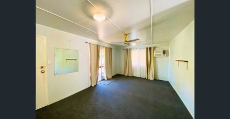 COZY 3-BEDROOM HOME ON LARGE FULLY FENCED BLOCK WITH AIR-CONDITIONING THROUGHOUT! - Photo 2