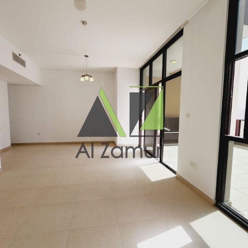 LAVISH 2BR | W/ TERRACE | KHALIFA VIEW | SPACIOUS - Photo 1