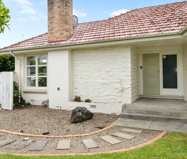 Charming 3-Bedroom Home in Beerescourt, Hamilton - Photo 2