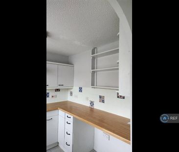 2 bedroom semi-detached house to rent - Photo 4