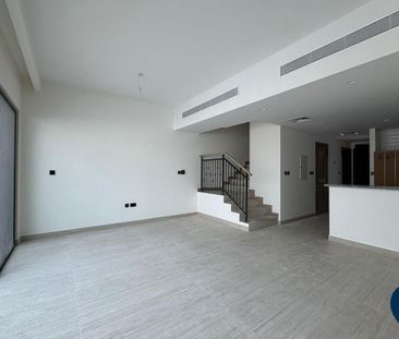 Single Row | Park Facing | 4 Bd | Brand New - Photo 3