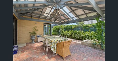 Charming 3 Bedroom Home in Prime Peppermint Grove Location! - Photo 2