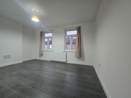 4 bedroom terraced house to rent - Photo 5