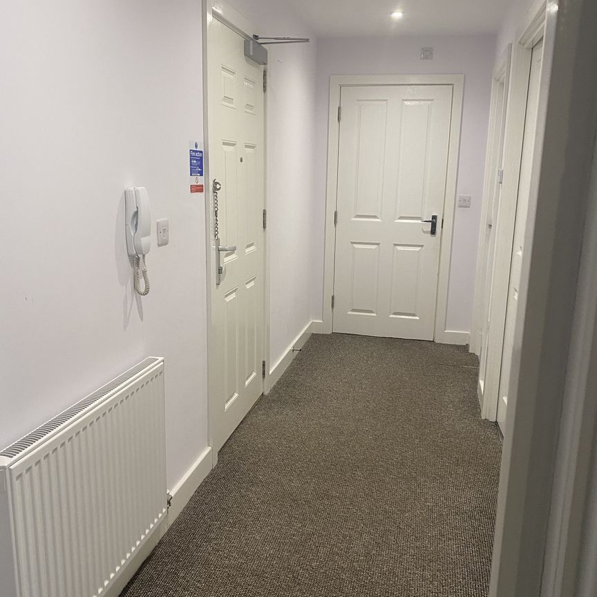 QUEENSWAY, BLETCHLEY - 2 BEDROOMS - Photo 1
