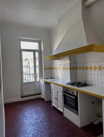 Location Appartement 4 pièces 122m² MARSEILLE 8ème - Photo 5