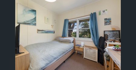 Charming Coastal Cottage with Elevated Views - Photo 2