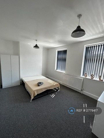 4 bedroom terraced house to rent - Photo 4