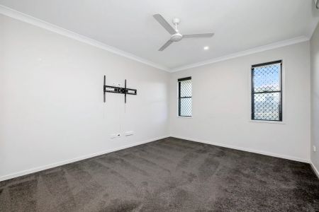 4 Barnfield Street, Mount Low. - Photo 2