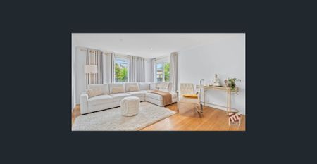 INVITING & SPACIOUS FAMILY HOME! - Photo 2