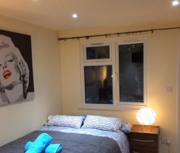 Studio to rent - Photo 2