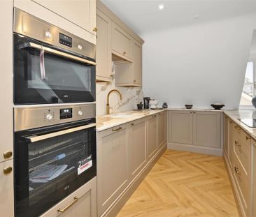 3 bedroom apartment to rent - Photo 3