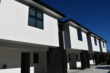 These nearly new studio units are perfect for those who want tastefully furnished accommodation close to the university and within walking distance to shops. - Photo 5