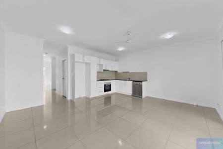 2/12 Kuranda Street, Waterford QLD 4133 - Townhouse For Rent | Domain - Photo 3