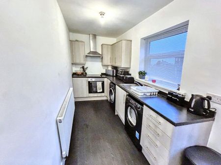 3 bedroom semi-detached house to rent - Photo 5