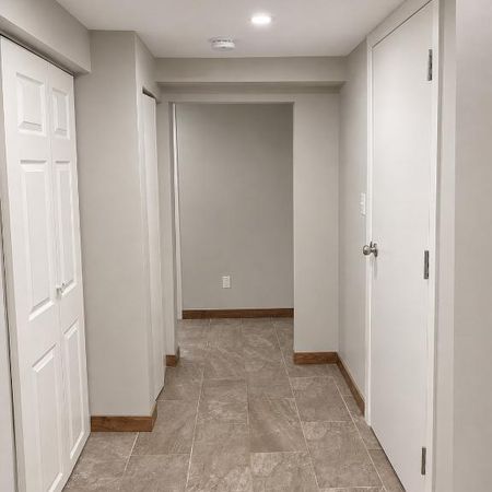 5 ½ rénové à louer à Saint-Hubert – 3 chambres, stationnement et cour arrièr - Photo 4