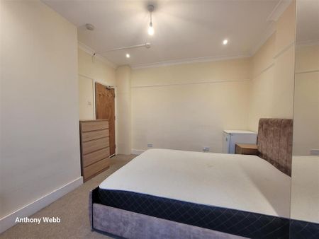 House share to rent - Photo 2