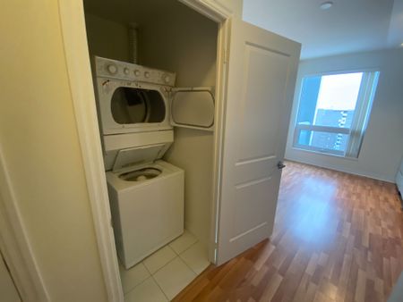 For Lease - 30 Heron's Hill Way Unit# 2004, Toronto, Ontario - Photo 3