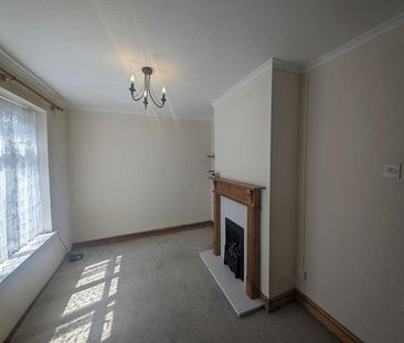 3 bedroom end of terrace house to rent - Photo 2