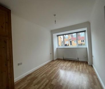 4 bedroom semi-detached house to rent - Photo 4