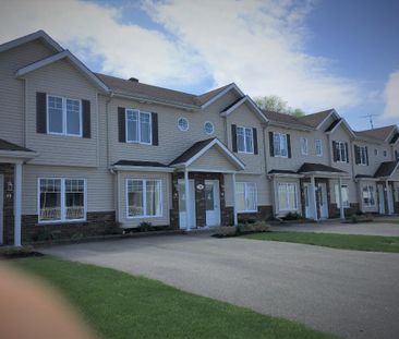 4.5 SUR 2ÉTAGE/ TRÈS BEAU / ST-RÉMI / 1475 / JUILLET - Photo 3