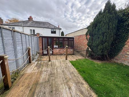 2 bedroom end of terrace house to rent - Photo 2