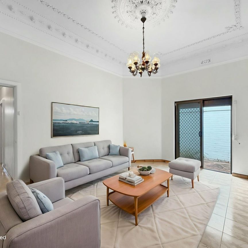 Charming 3 Bedroom Home - Photo 1