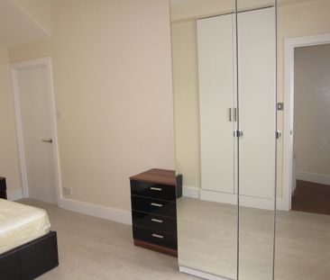 1 Bed Flat, Vant Road, SW17 - Photo 3