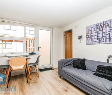 2 bed Apartment for Rent - Photo 1