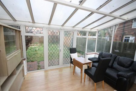 Old Oak Common lane, East Acton, London, W3 7DT - Photo 3