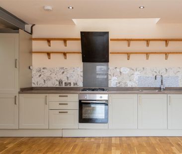 2 bed House - Mid Terrace To Let - Photo 3