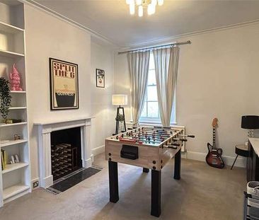 Adelaide Square, Windsor, SL4 - Photo 1