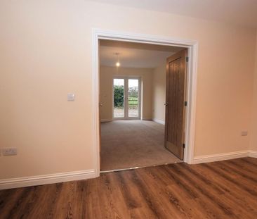 3 bedroom detached bungalow to rent - Photo 1