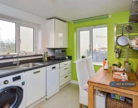 3 bedroom end of terrace house to rent - Photo 5