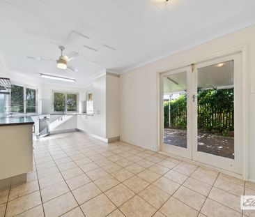 Your Peaceful Hideaway: Cosy Rental in Shailer Park! - Photo 3