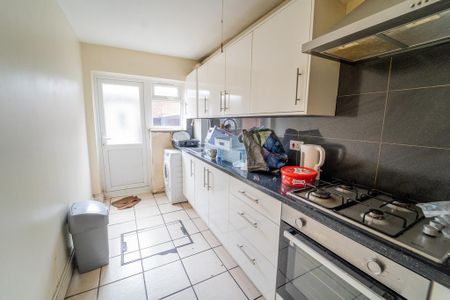 4 bedroom terraced house to rent - Photo 5