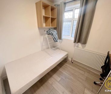 5 bedroom semi-detached house to rent - Photo 3