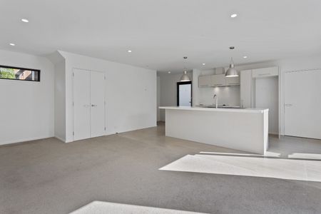 Modern Executive 2-bedroom Townhouse With Garage in Merivale - Photo 5