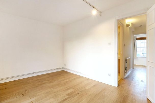 4 bedroom house in Chiswick - Photo 1